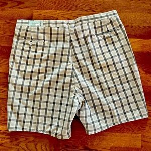 NWT Men’s Beige Higgins Plaid Flat Front Adjustable Slider Golf Shorts Size 46